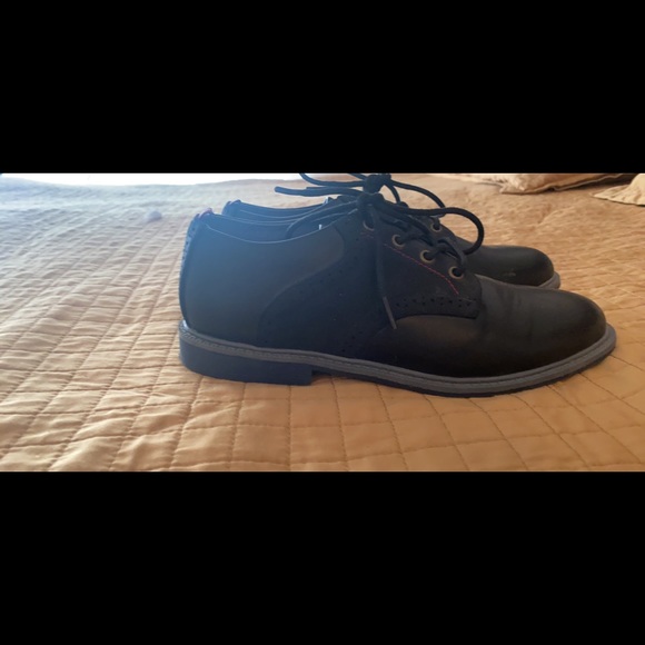 Tommy Hillfiger - Picture 2 of 3